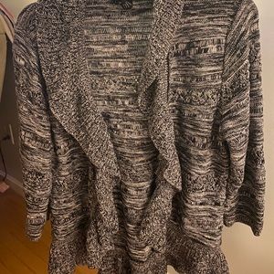 Mid-length sweater cardigan with ruffles